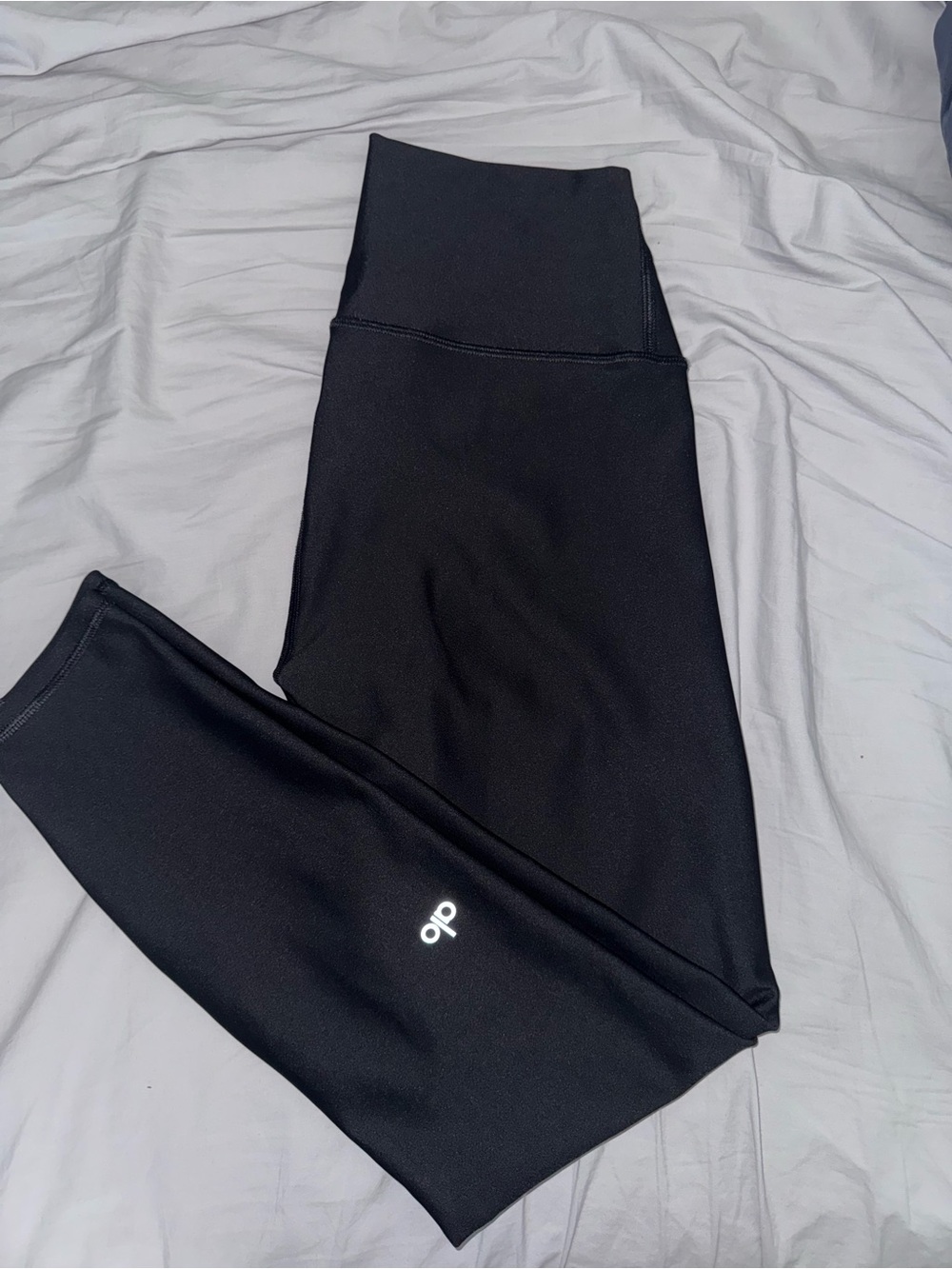 BARELY WORN Alo 7/8 High-Waist Airlift Black Leggings